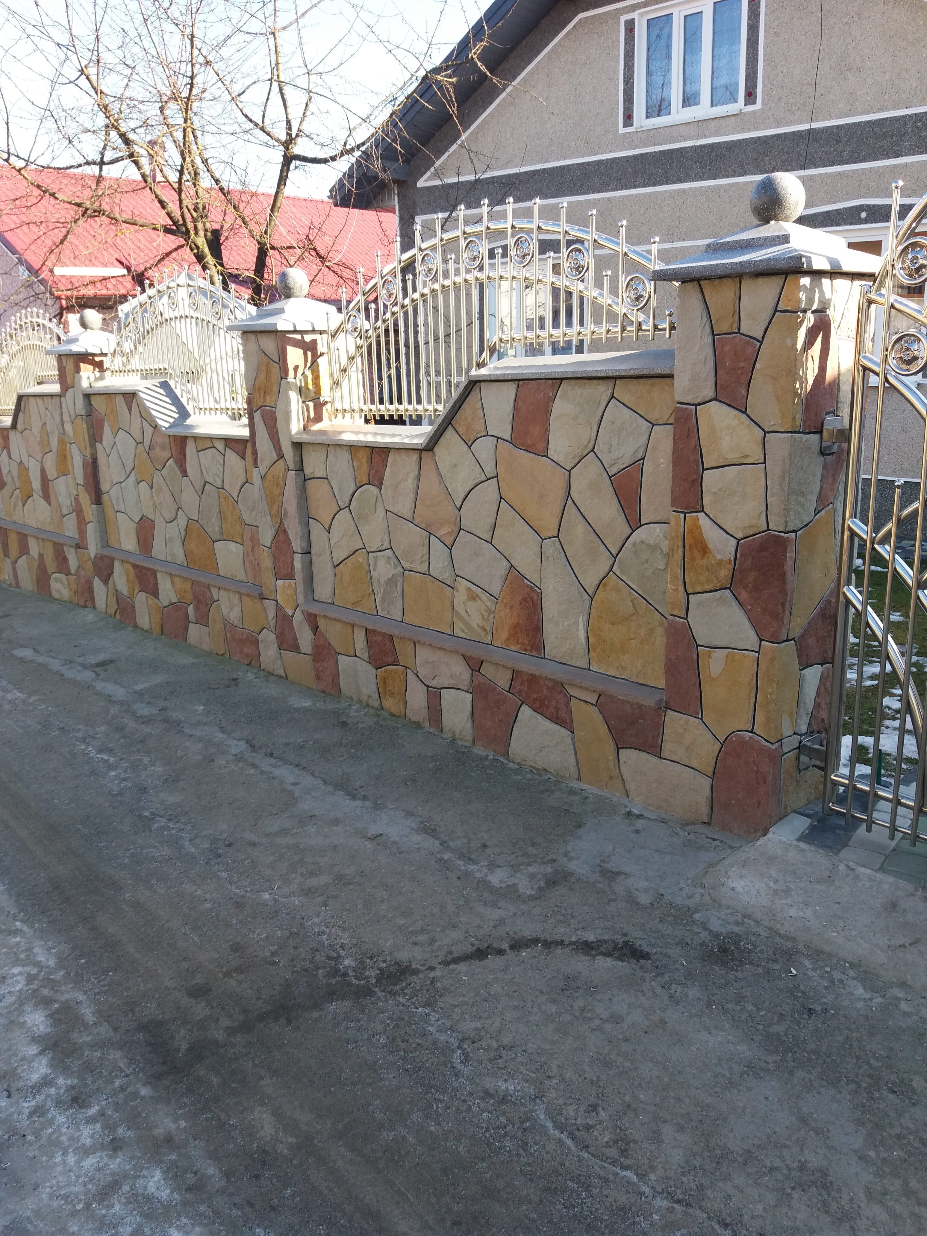 Паркан з натурального каменю