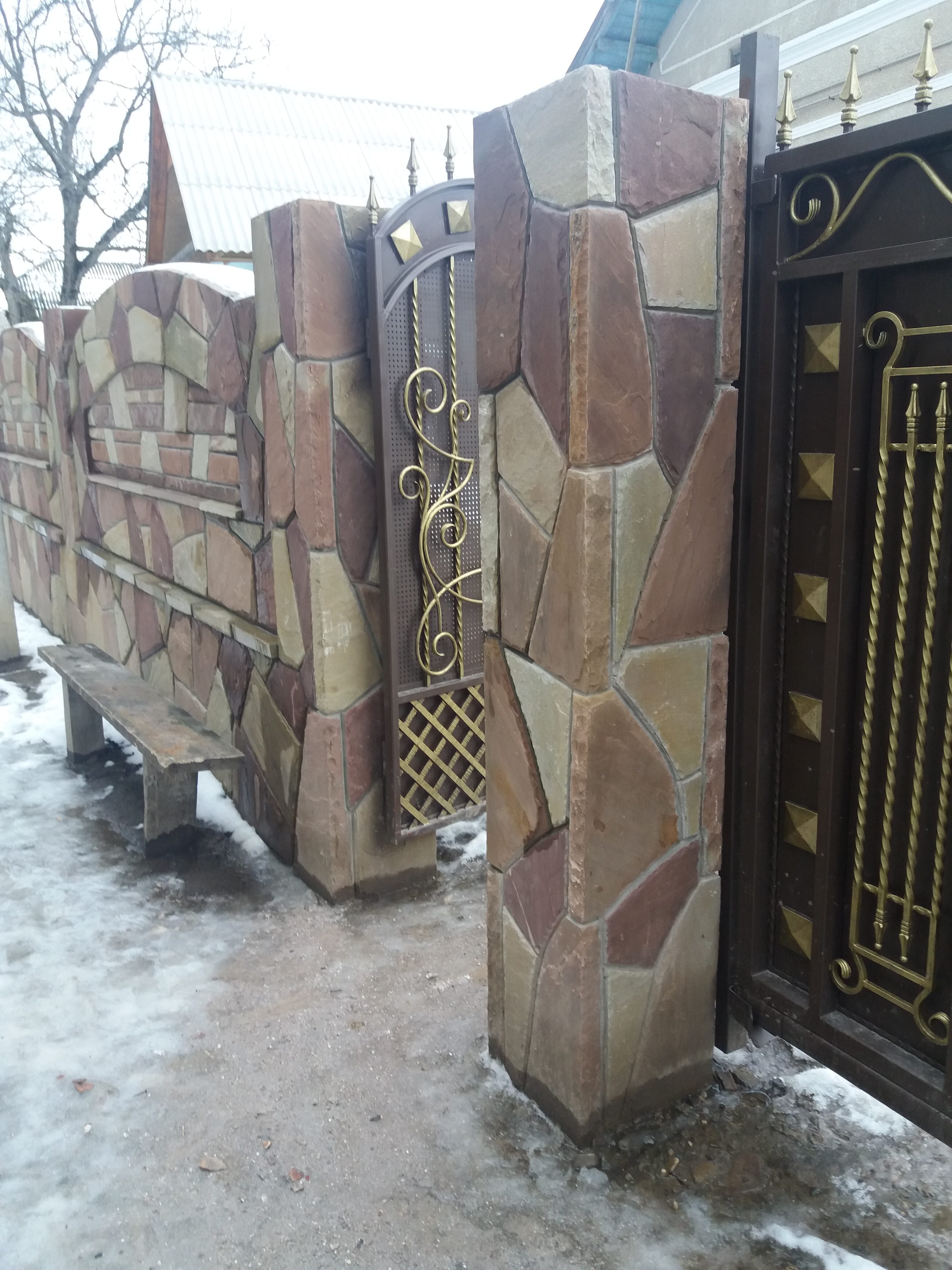 Паркан з натурального каменю