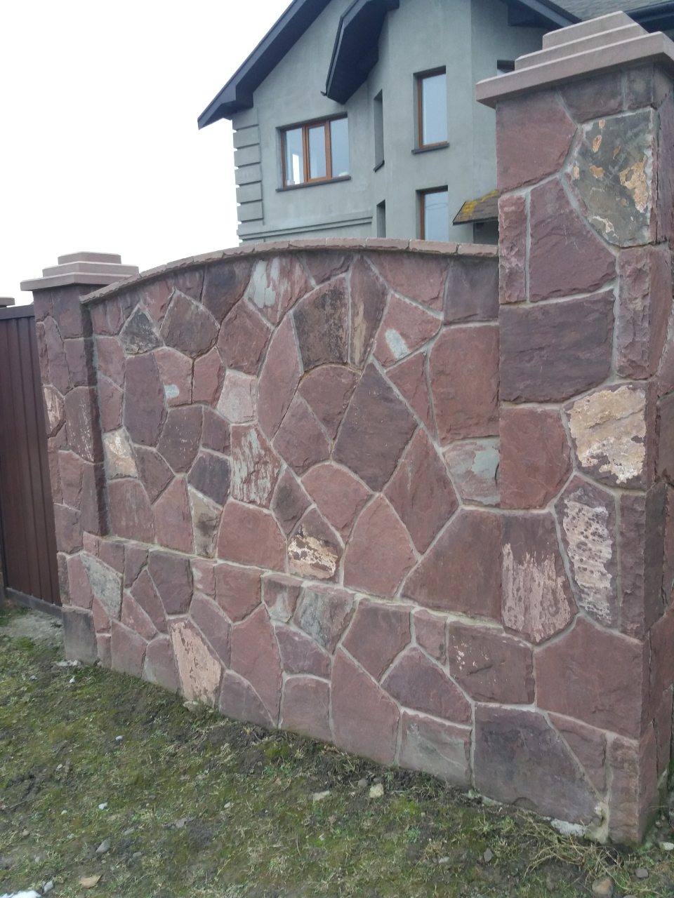 Паркан з натурального каменю